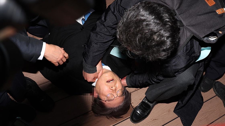 Güney Kore'nin ana muhalefet liderine bıçaklı saldırı