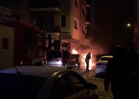 Otomobil alev topuna dönüştü