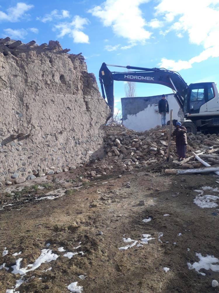 Metruk binalar yıkılıyor