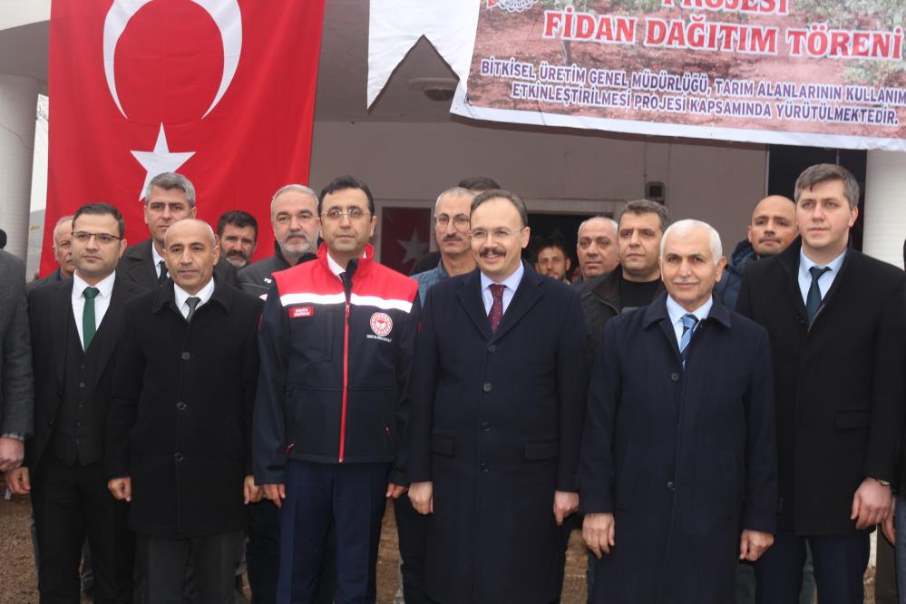Bakan,telefon bağlantısıyla Siirt'te 100 bin fidan dağıtım törenine katıldı