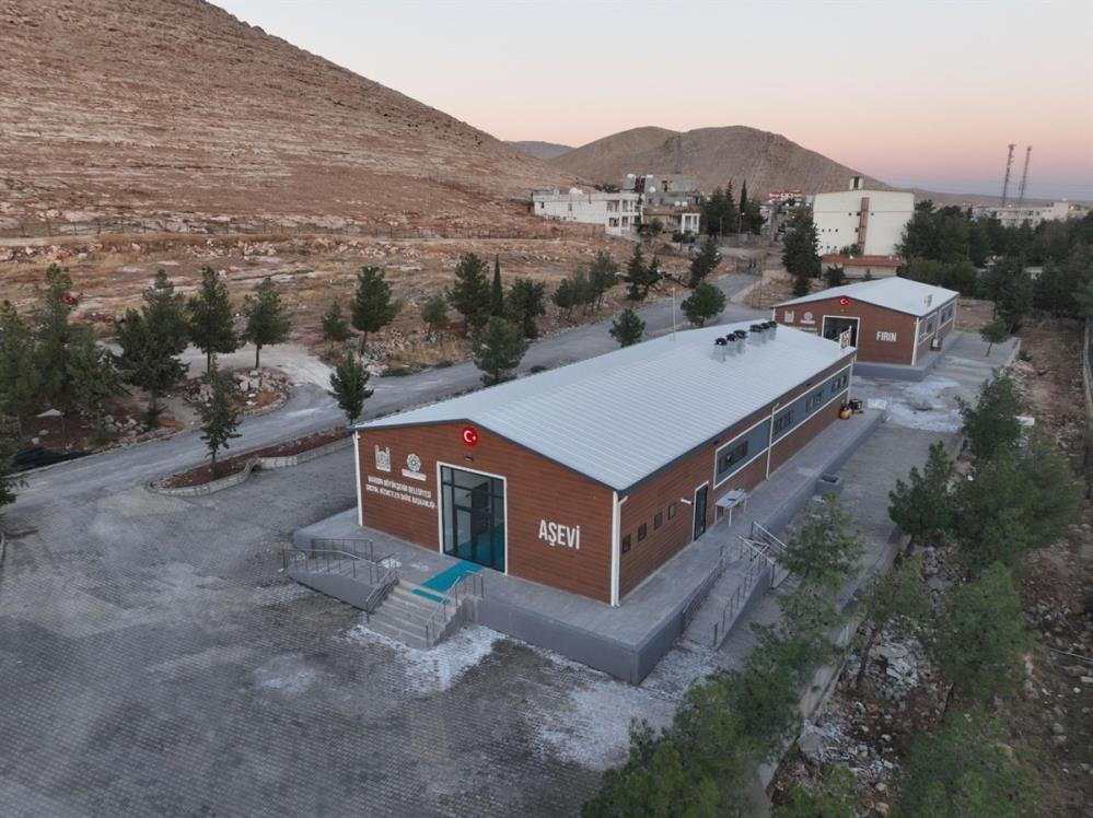 O aşevi  ihtiyaç sahibiplerine yemek ulaştırıyor !