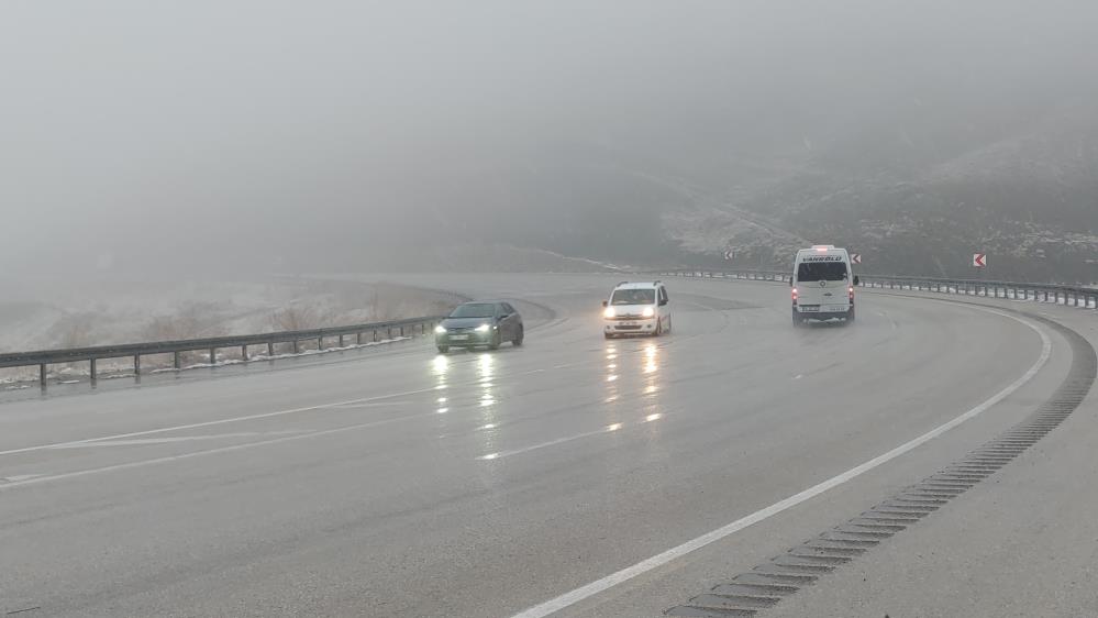 Van'ın bazı bölgelerinde kar ve sis etkili oluyor