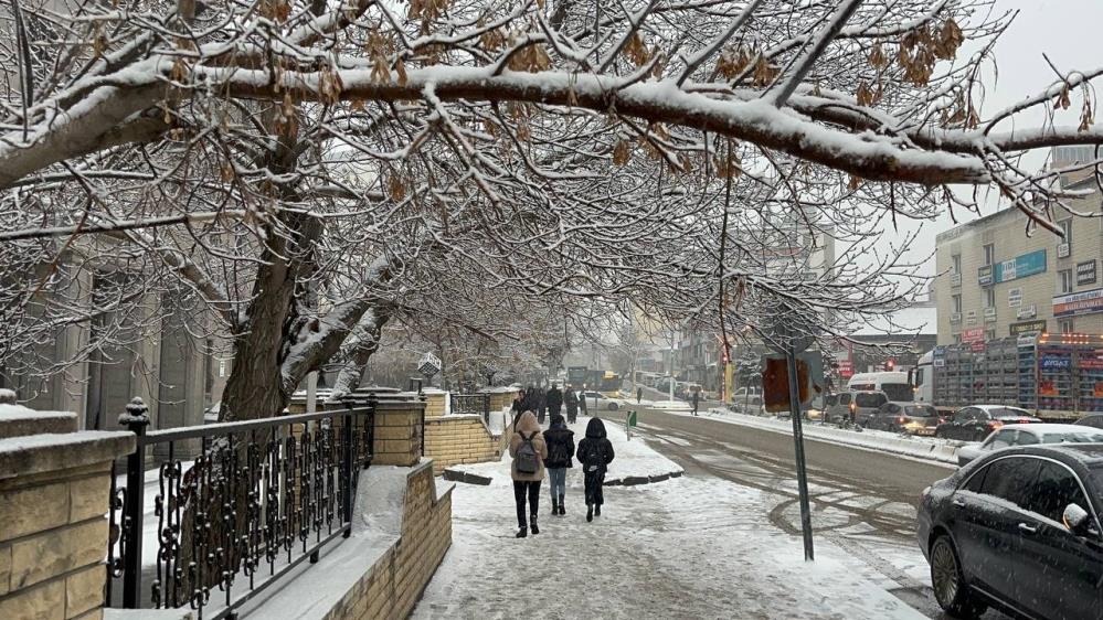 Ağrı’da kar yeniden etkili oldu