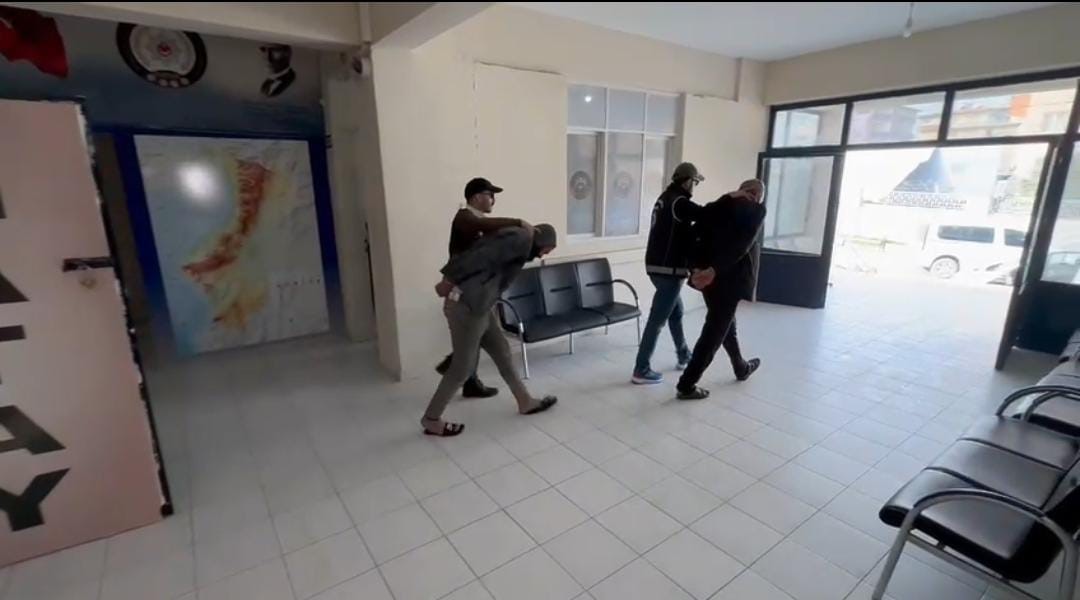 İnsan kaçakçısı 12 şahıs tutuklandı