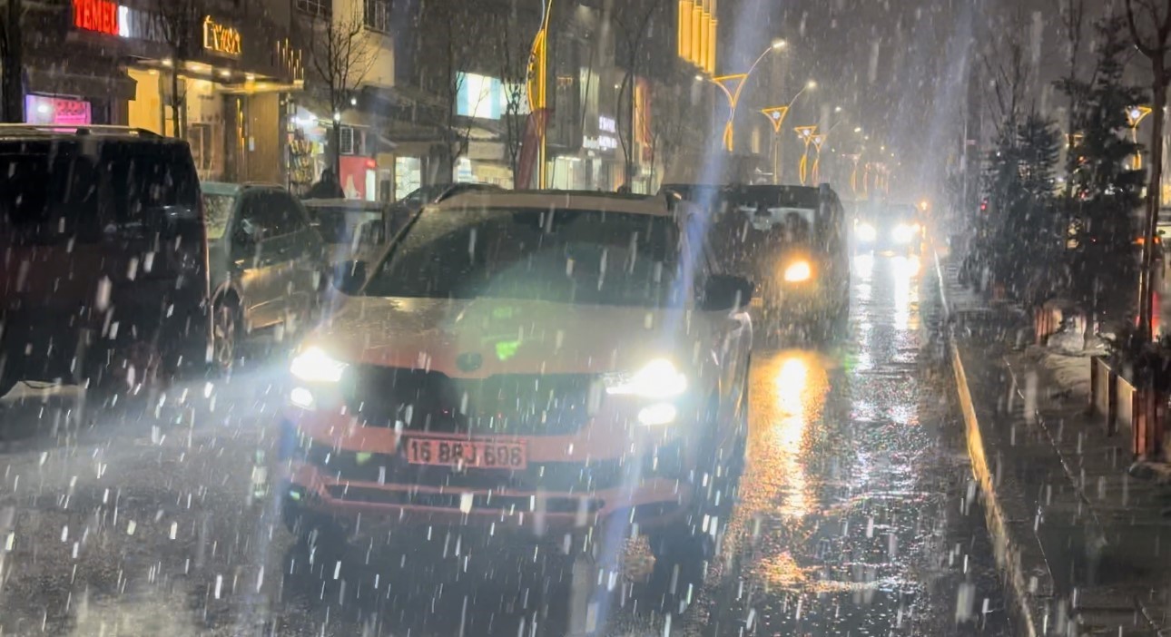 Yüksekova’da kar yağışı