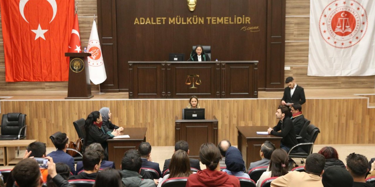 Geleceğin hukukçuları Diyarbakır’da temsili duruşma gerçekleştirdi