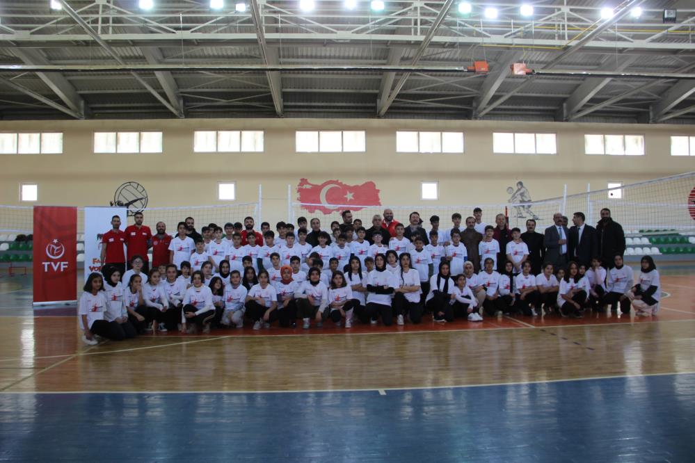 Bingöl de Voleybol Okulu açıldı