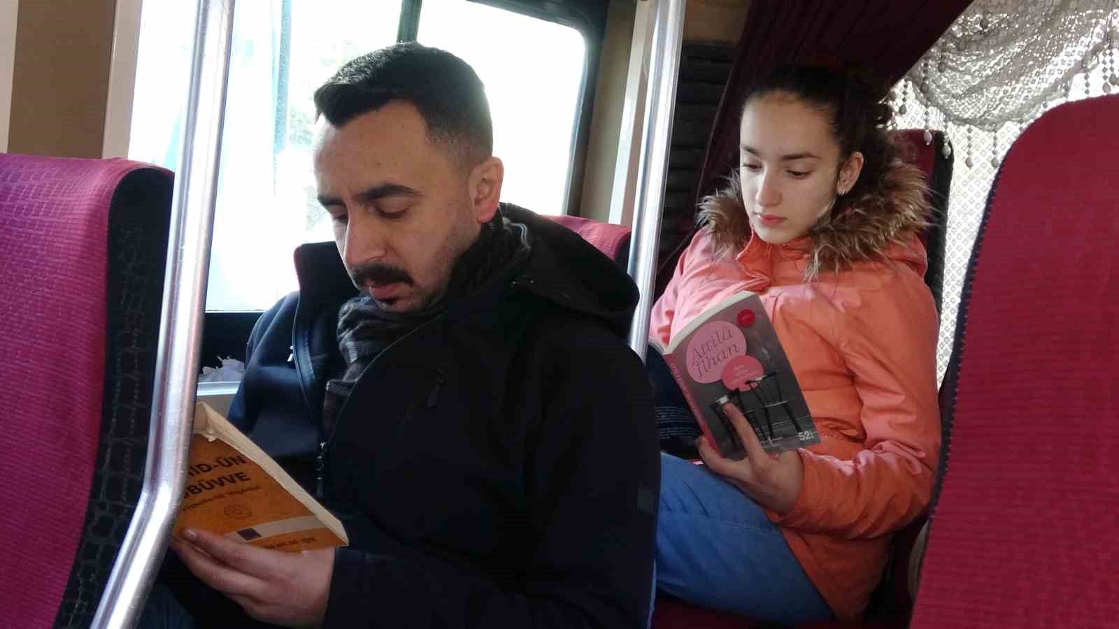 Kitaplıklı örnek minibüs