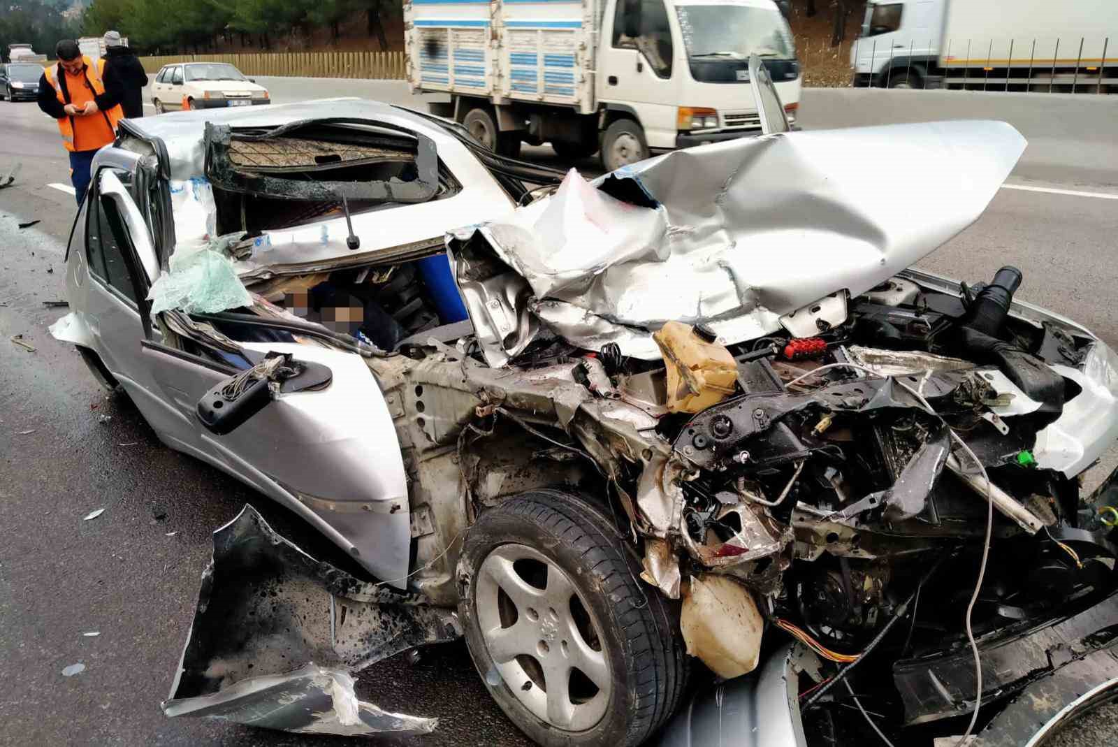 Otoyolda kaza: 1 ölü, 1 yaralı