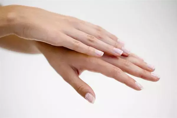 SAĞLIKLI VE GÜZEL ELLER İÇİN  NE YAPMALI