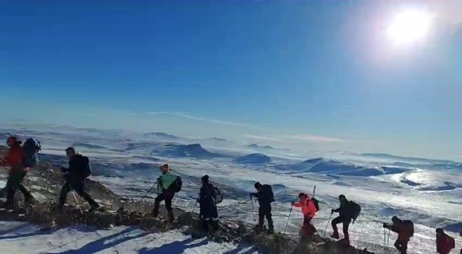 Iğdırlı dağcılar Allahuekber Dağı’na tırmandı
