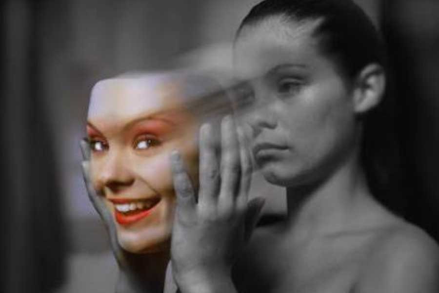 GÜLÜMSEYEN DEPRESYON