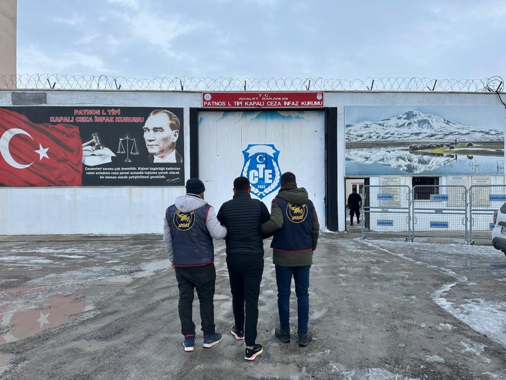 Toplamda 47 yıl 19 ay hapis cezası olan 4 firari yakalandı