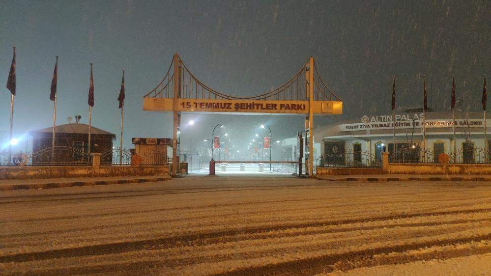 Van’da 86 yerleşime yol yok