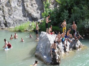 Hakkarliler: 'Karakol yerine havuz yapılsın'