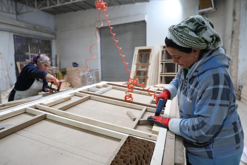 Kadın ustalar erkeklere taş çıkartıyor