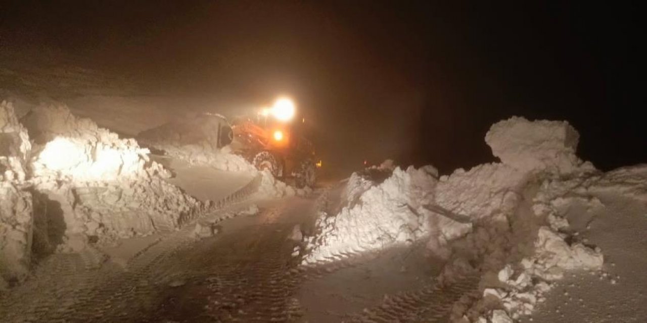 Yolda mahsur kalan 35 kişi kurtarıldı