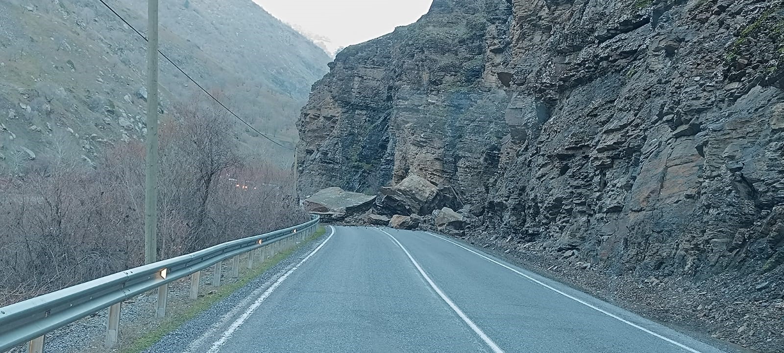 Çukurca yolu ulaşıma kapandı