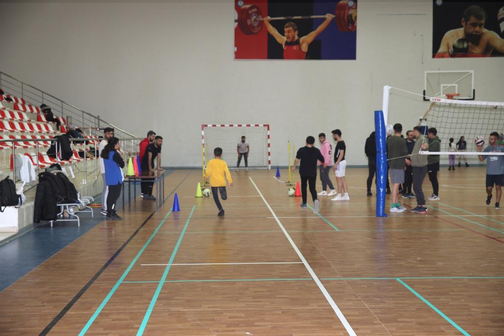 Öğrencilere oyun etkinliği