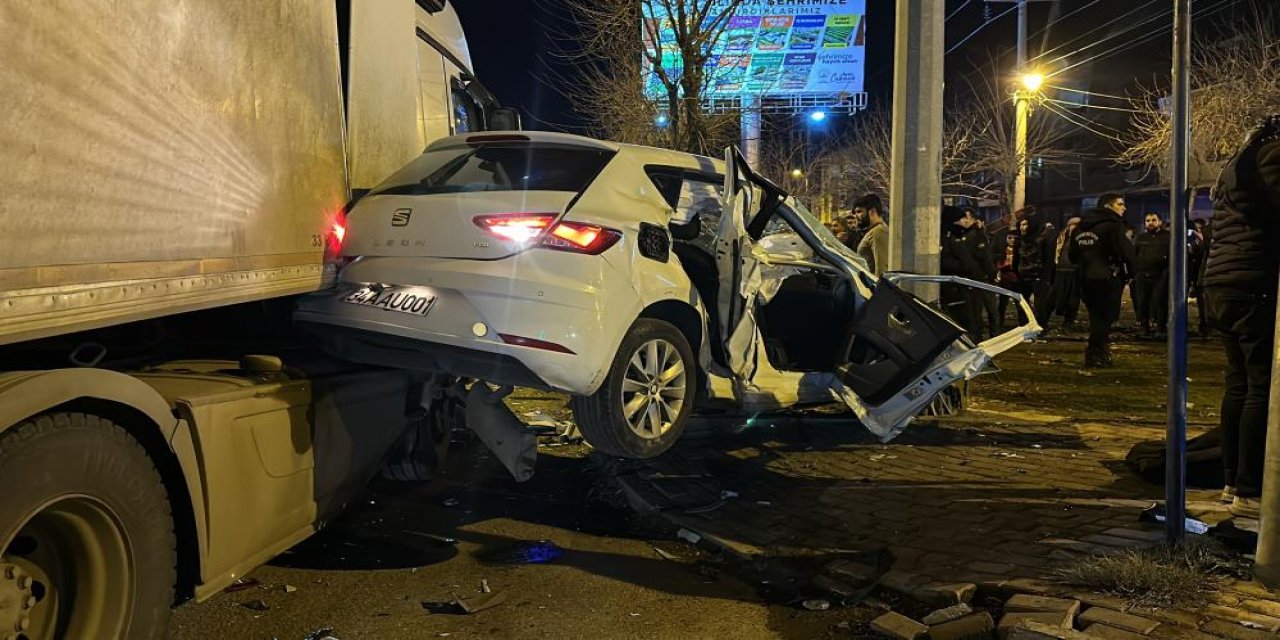 Siverek’te Tır ile otomobil çarpıştı: 1 çocuk hayatını kaybetti