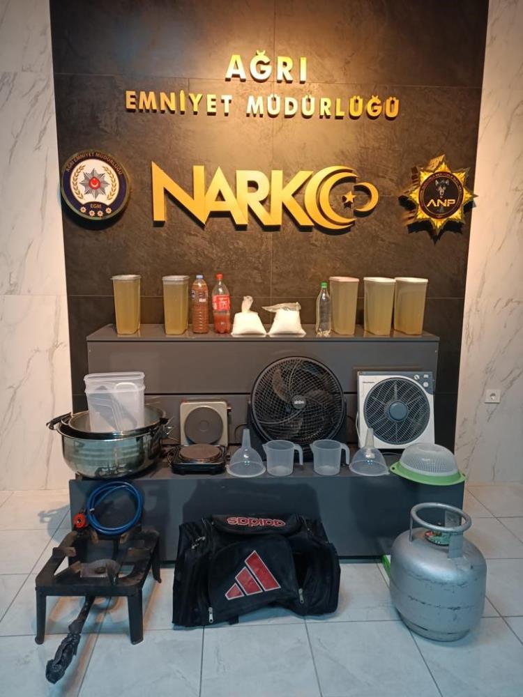 Ağrı’da uyuşturucu tacirlerine baskın