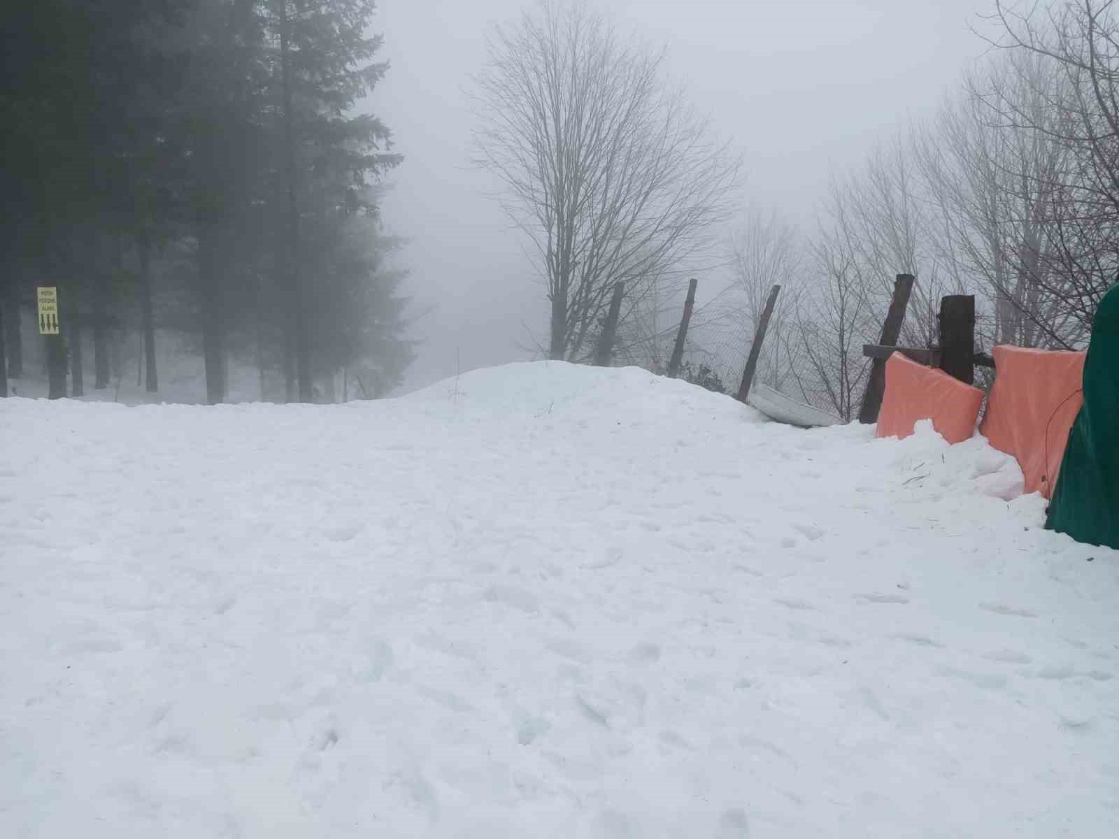 Kayak merkezinde canından oldu