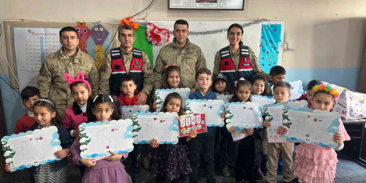 Jandarmadan öğrencilere süpriz