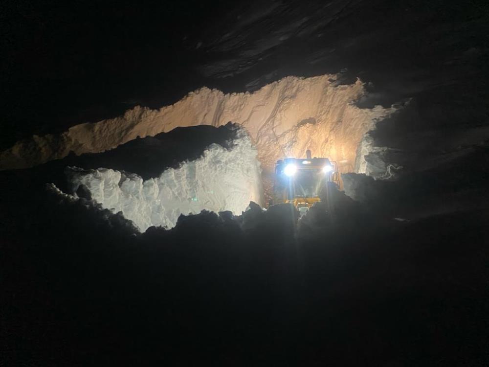 Yüksekova'da kar tünelleri