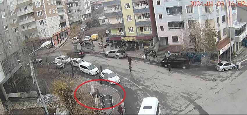 VİDEO - Kulp’ta kavgaya karışan öğretmen açığa alındı