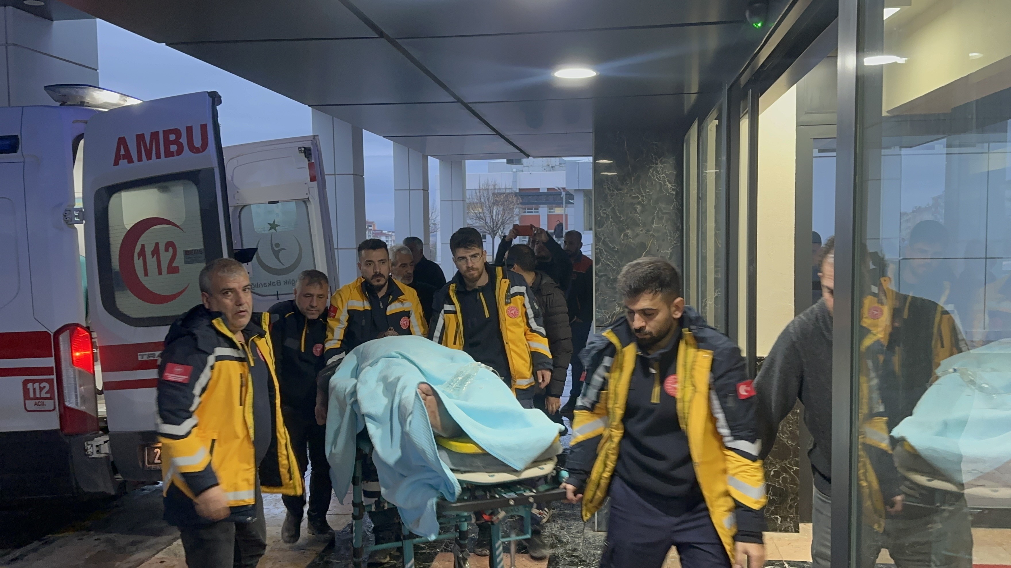 VİDEO - Maden ocağında patlama meydana geldi, Yaralılar var