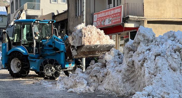 Siirt ve Şırnak'ta 10 yerleşim birimine ulaşım sağlanamıyor