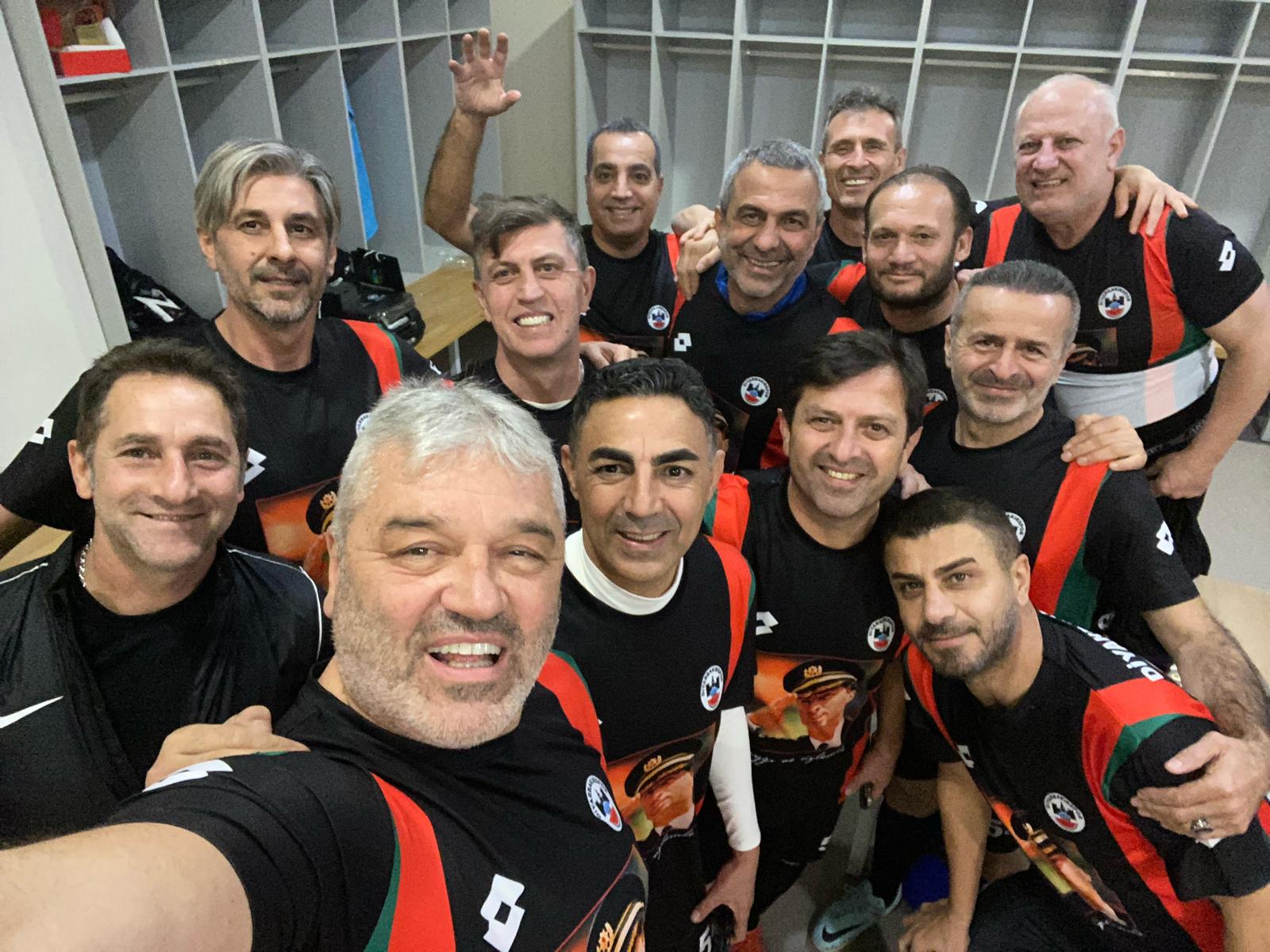 EFSANE FUTBOLCULARDAN EFSANE KARE