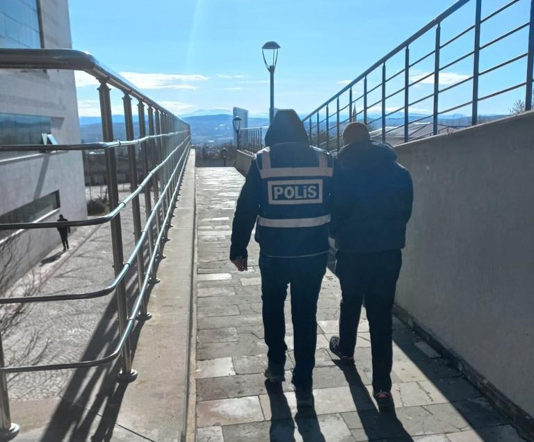 Kesinleşmiş hapis cezası bulunan 5 zanlı yakalandı