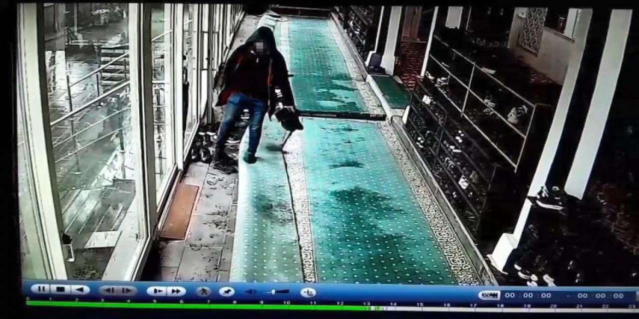 VİDEO - Diyarbakır'daki camide hırsızlık!