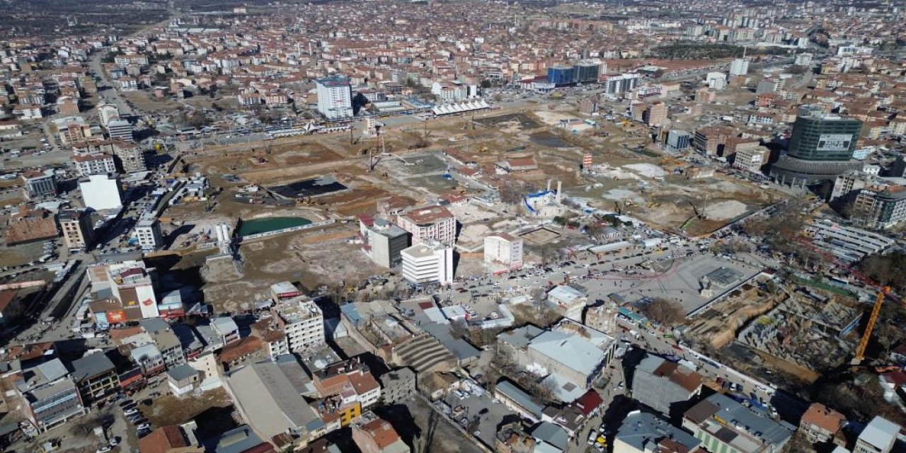 Deprem öncesi ve sonrası çekilen görüntüler yıkımın boyutunu gösteriyor
