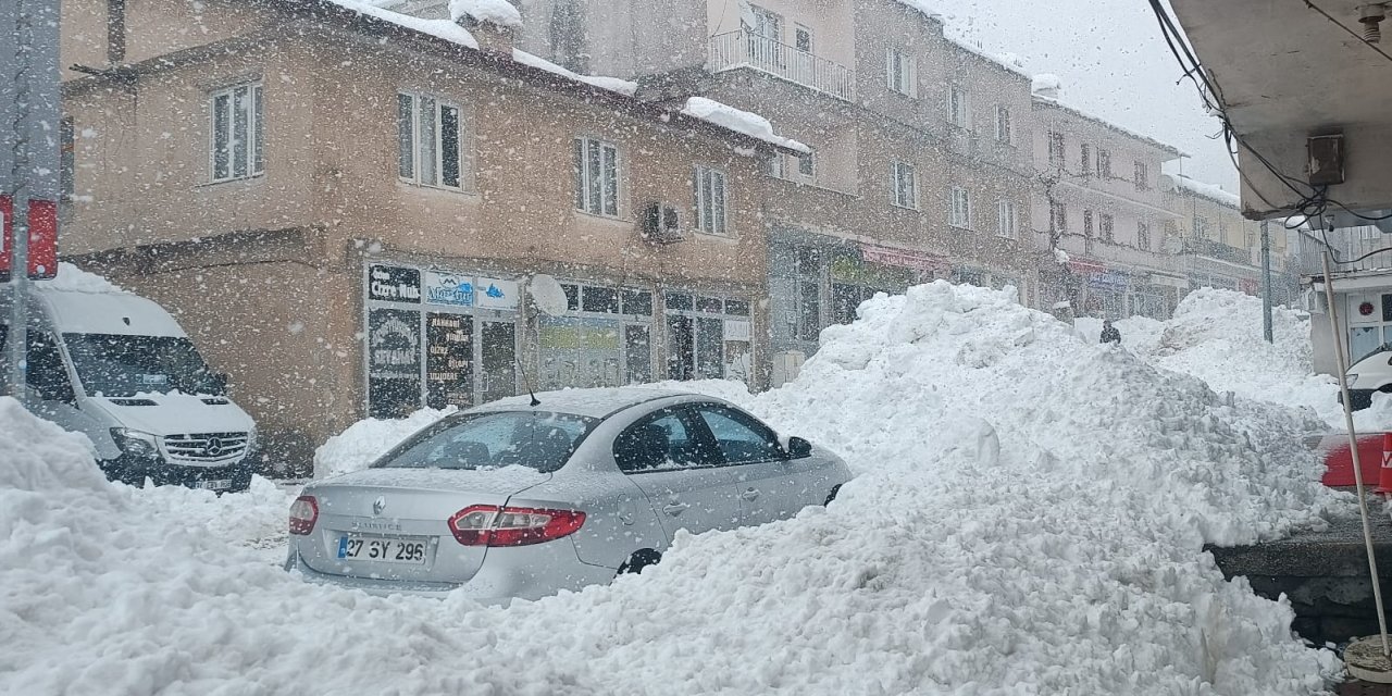 O İllerde Kar yağışı ve tipi nedeniyle  131 yerleşim yerine ulaşım sağlanamıyor