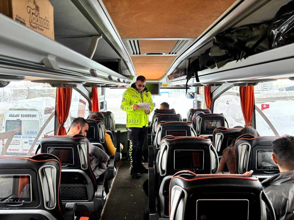 Bitlis’te yolcular emniyet kemeri hakkında uyarıldı