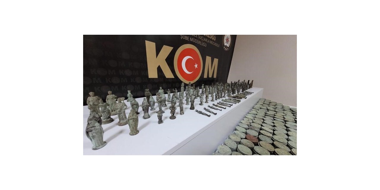 Operasyon da Roma dönemine ait sikke ve heykel ele geçirildi