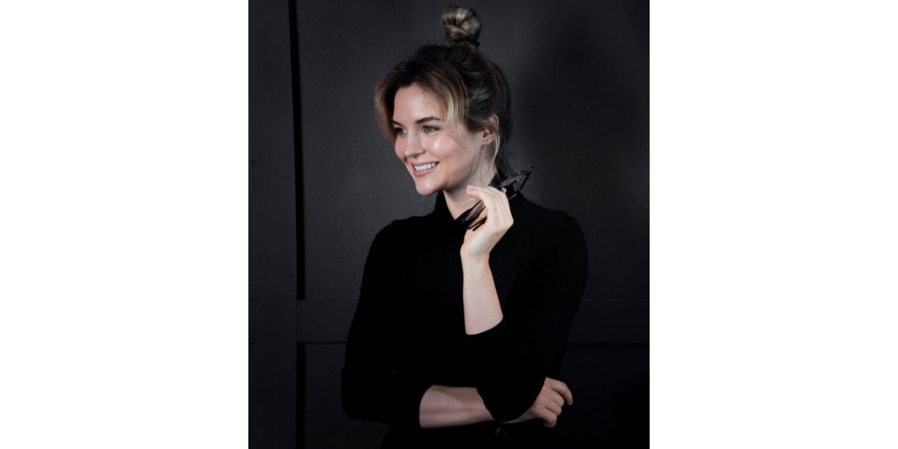 KADINLARIN VAZGEÇİLMEZ RENGİ SİYAH