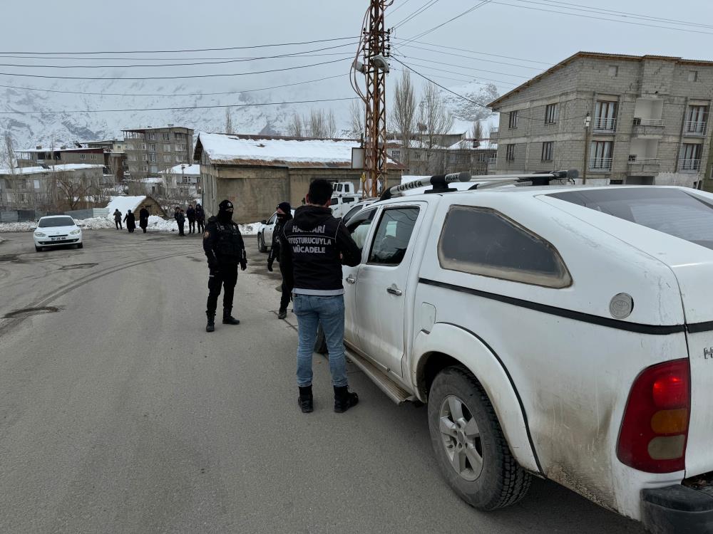 Okul çevreleri ile servis araçlarına denetimler yapıldı