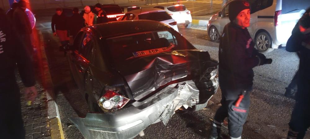 Kırmızı ışıkta zincirleme kaza