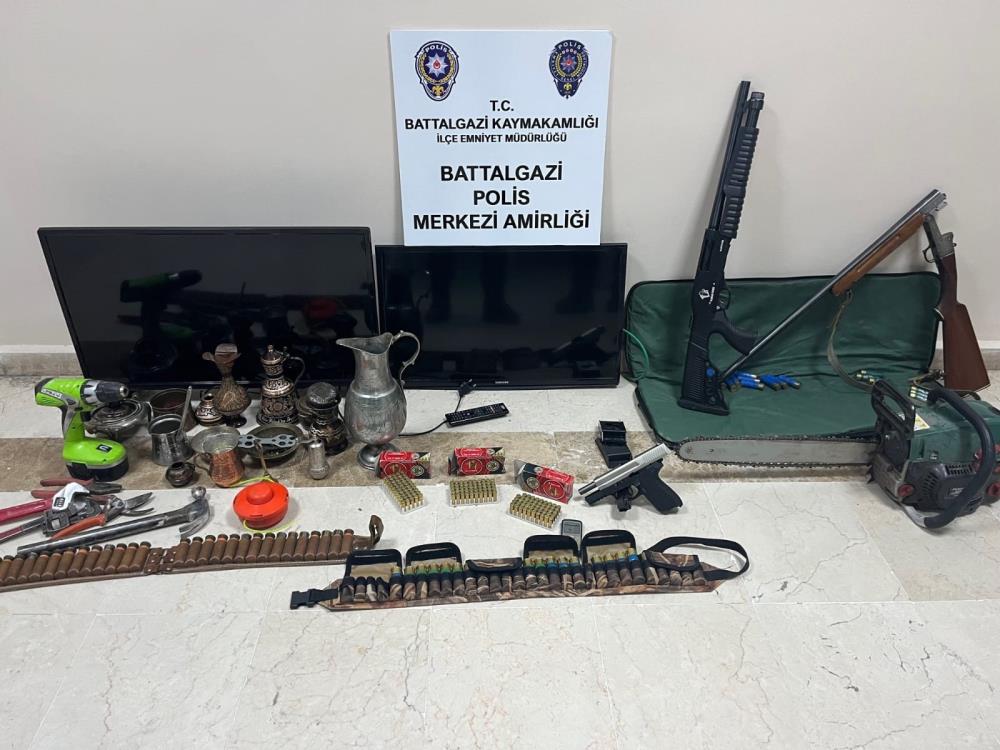 Elbise dolabında yakalandı