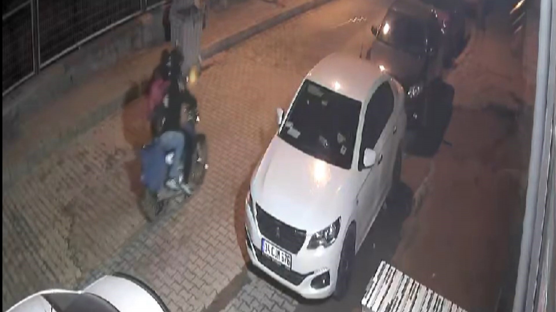 İş yerine 4 kez saldırdılar!