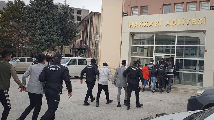 Hakkari'de aranan onlarca şahıs yakalandı