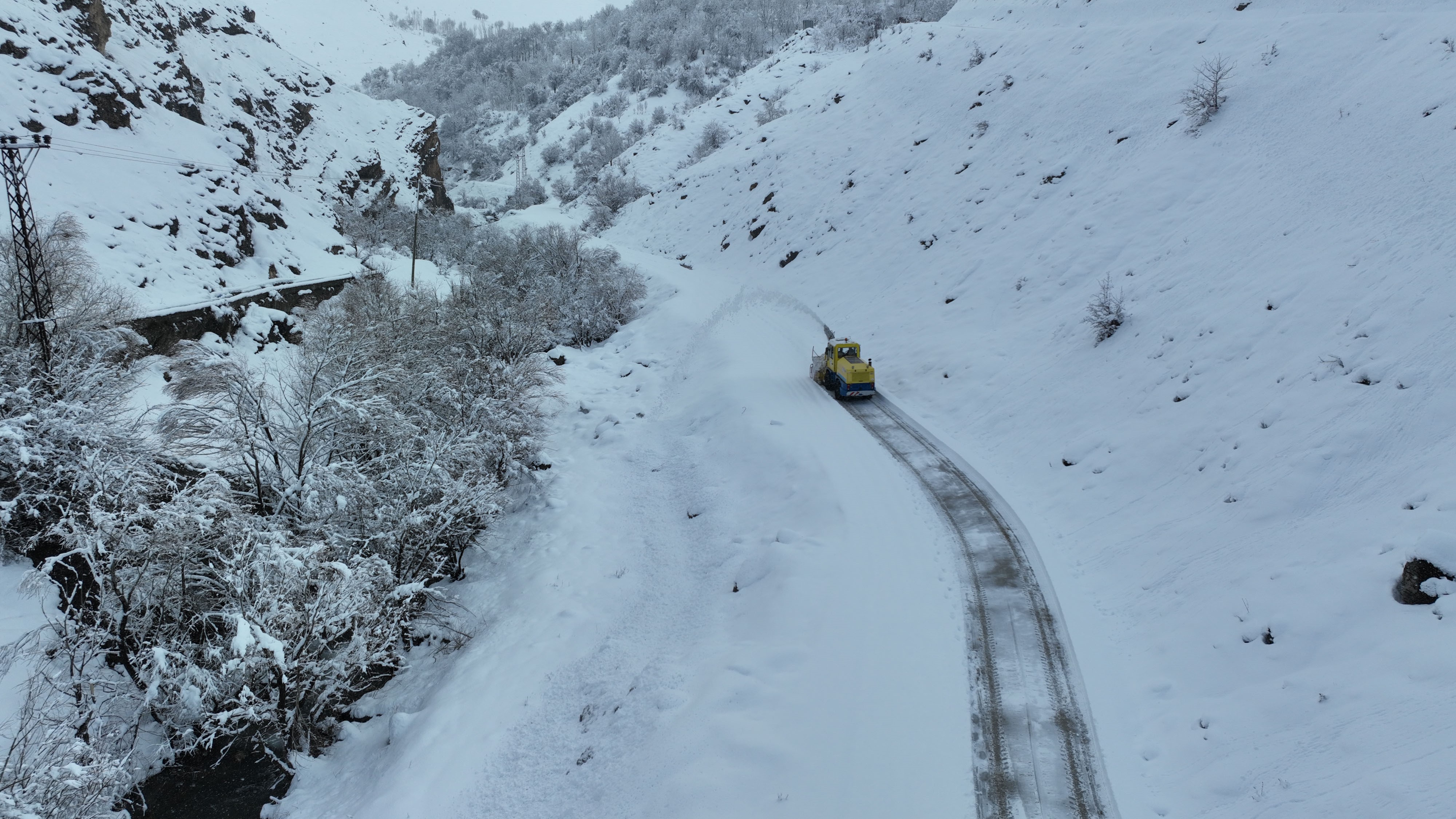 Bitlis’e karla mücadele çalışmaları devam ediyor
