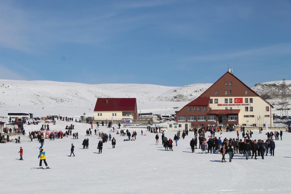 Hesarek Kayak Merkezi’ni 25 bin kişi ziyaret etti