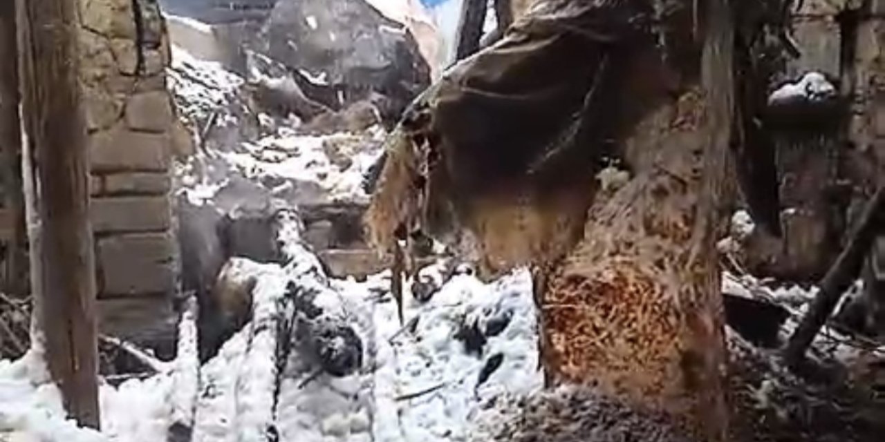 Ağıl çöktü: 20 koyun telef oldu