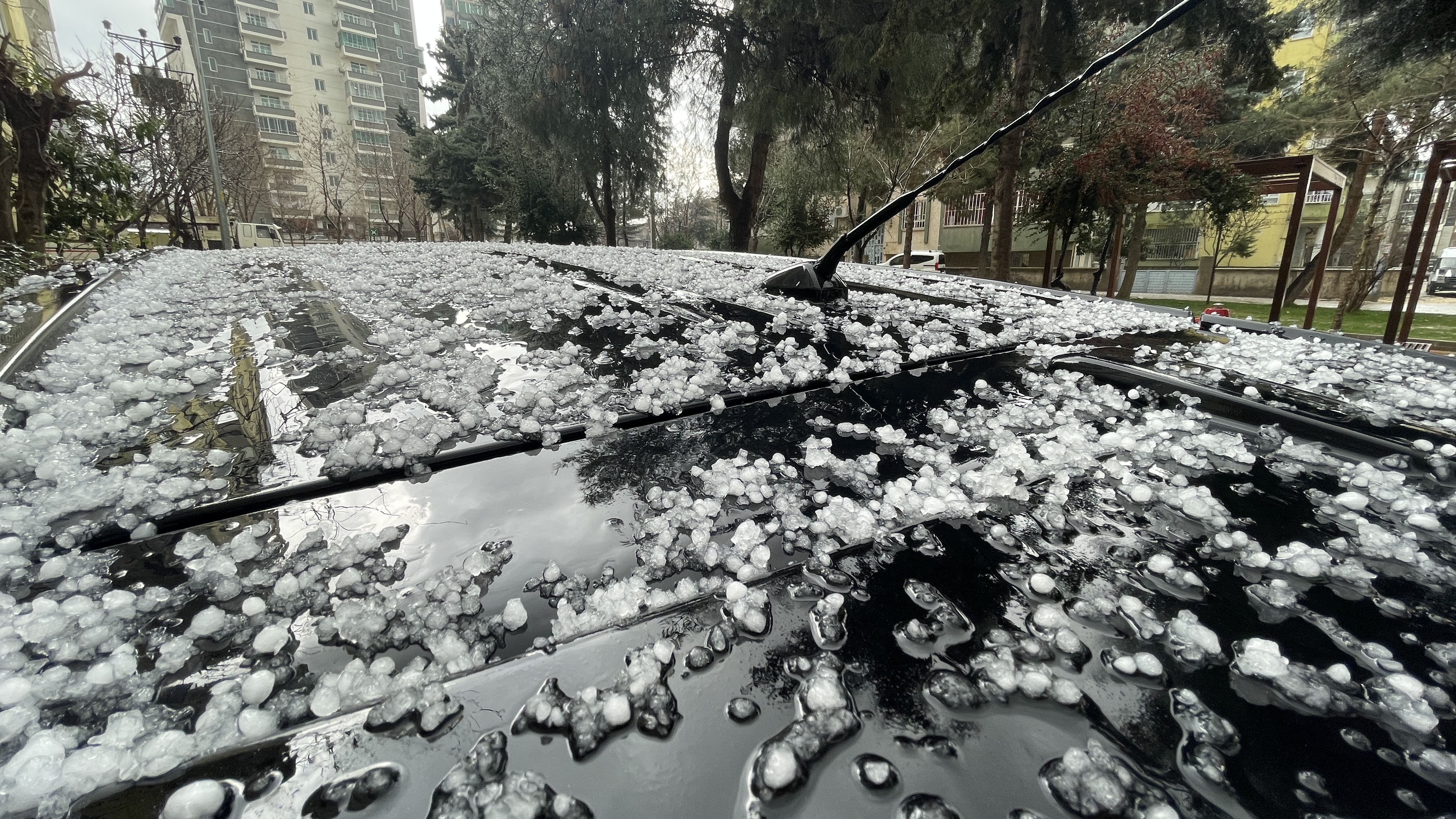 Urfa'da dolu etkili oldu