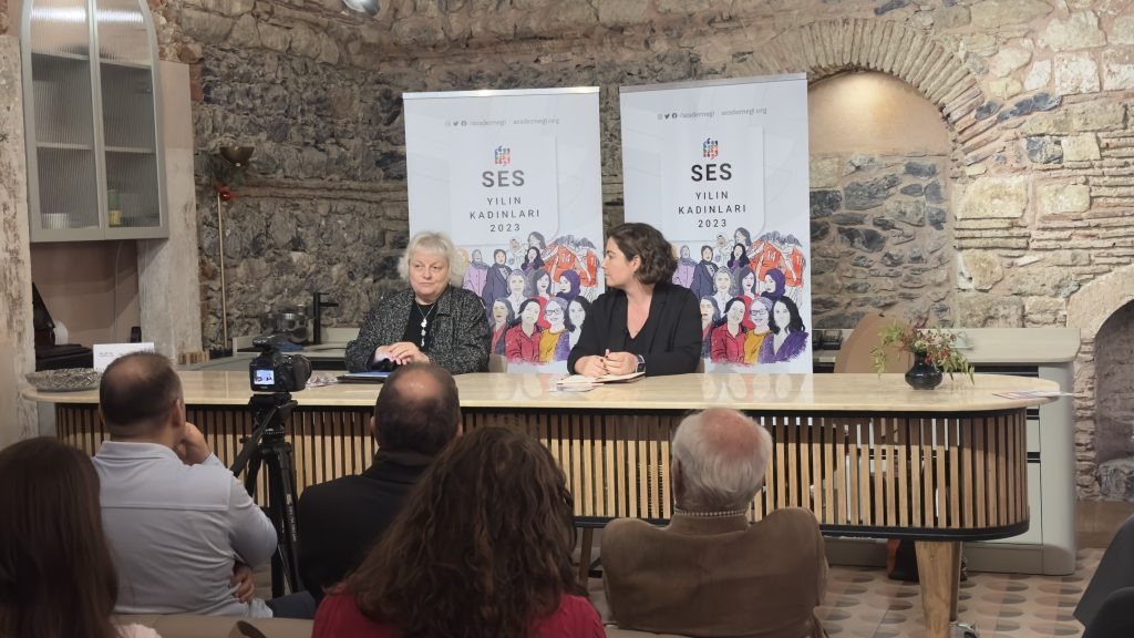 Hepimiz Nasıl Dizi Fanı Olduk?