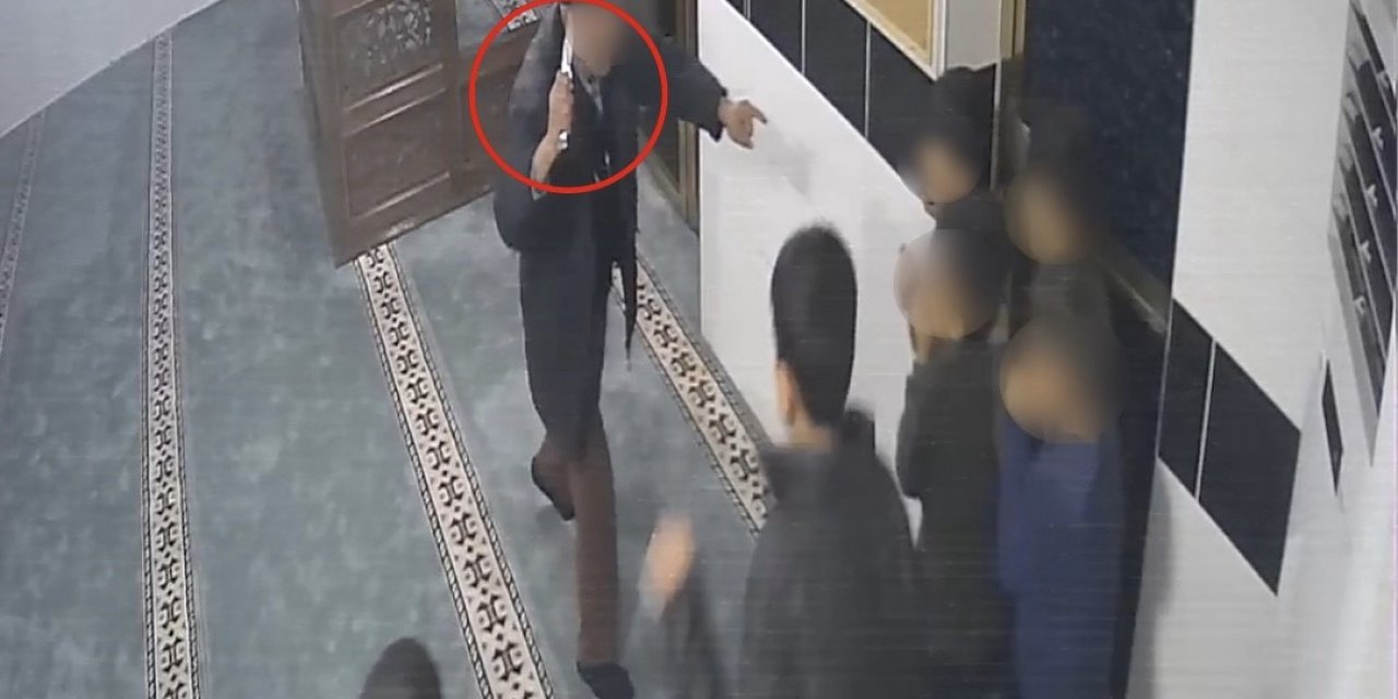 VİDEO - Diyarbakır'daki Camide çocuklara bıçakla “uslu durun” uyarısı